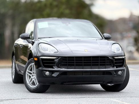 Used 2018 Porsche Macan Sport Edition image 3