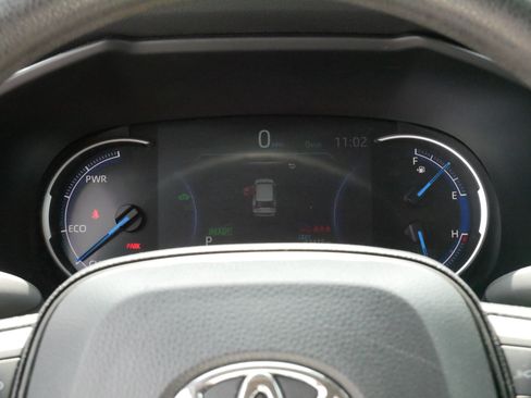 Certified 2025 Toyota RAV4 LE AWD/4WD image 21