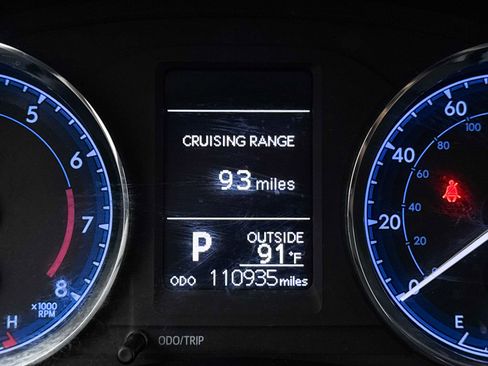 Used 2017 Toyota Corolla LE w/ Carpet Mat Package (TMS) FWD image 30