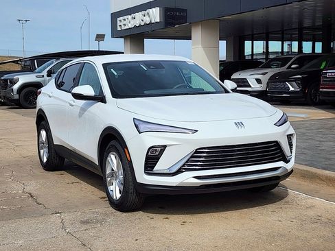 New 2026 Buick Envista Preferred image 2