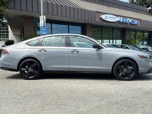 Used 2025 Honda Accord Sport image 3