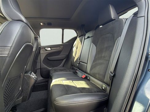 Used 2022 Volvo XC40 T5 R-Design w/ Advanced Package image 14
