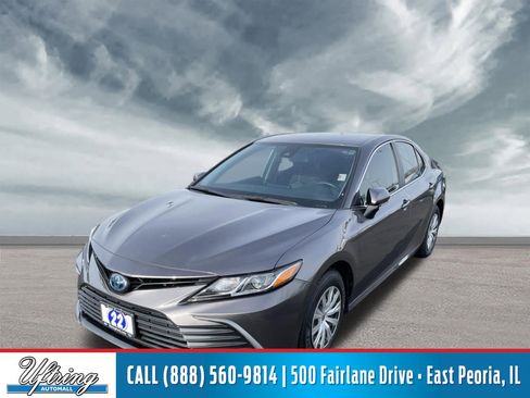 Used 2022 Toyota Camry LE image 1