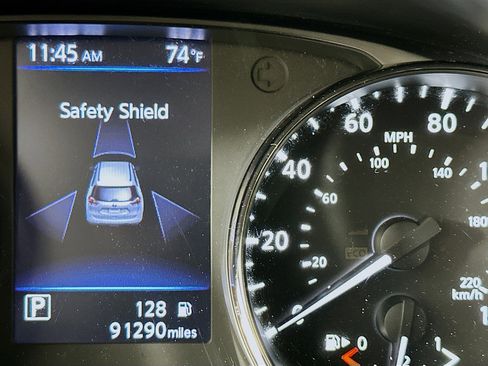 Used 2018 Nissan Rogue SV AWD/4WD image 19