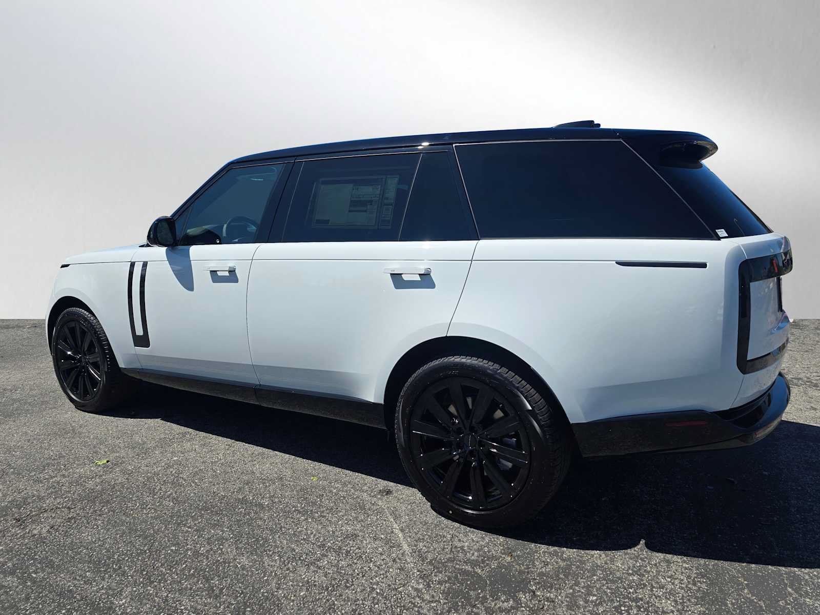 New 2026 Land Rover Range Rover Long Wheelbase SE AWD/4WD image 3