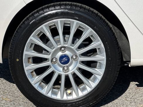 Used 2016 Ford Fiesta Titanium image 26