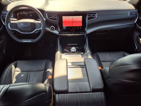 Used 2024 Jeep Wagoneer Series II w/ Flexible Seating Group image 12