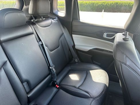 Used 2025 Jeep Compass Limited image 37