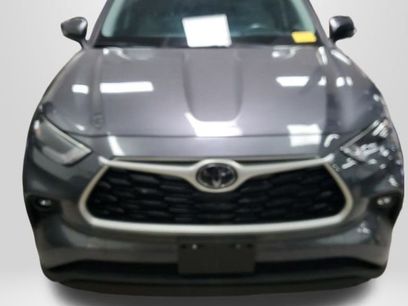 Certified 2021 Toyota Highlander LE