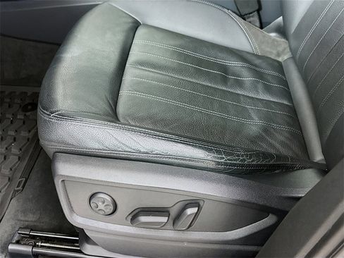 Used 2018 Audi Q5 2.0T Premium Plus w/ Premium Plus Package image 9