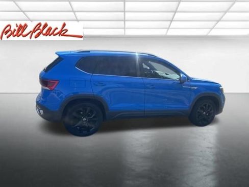 Used 2022 Volkswagen Taos SE FWD image 4