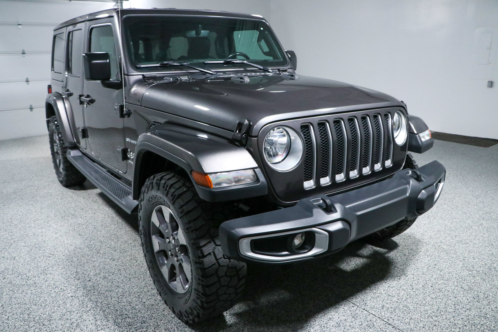 Used 2018 Jeep Wrangler Unlimited Sahara AWD/4WD image 5