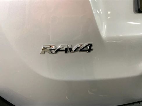 Used 2015 Toyota RAV4 Limited image 9