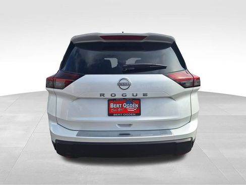 Certified 2026 Nissan Rogue SV FWD image 6
