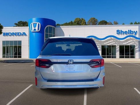 New 2026 Honda Odyssey Touring image 7
