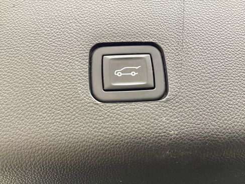 Used 2023 Chevrolet Traverse LT AWD/4WD image 13