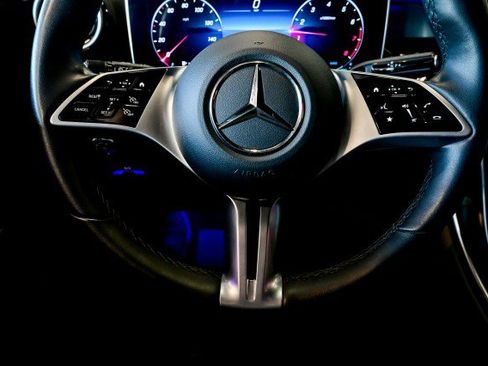 Used 2023 Mercedes-Benz GLC 300 4MATIC image 32