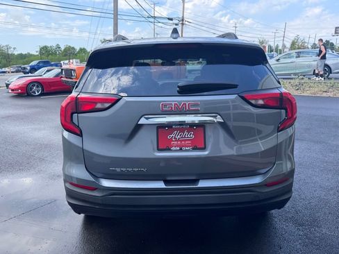 Used 2018 GMC Terrain SLE w/ Driver Convenience Package FWD image 4