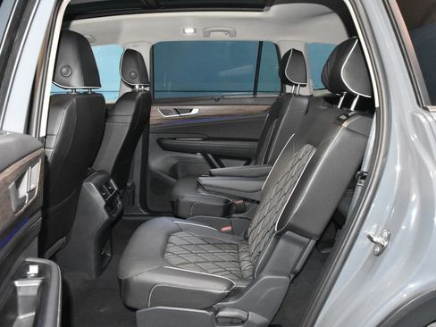 Certified 2025 Volkswagen Atlas SEL Premium R-Line image 16