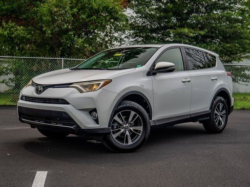 Used 2018 Toyota RAV4 XLE FWD image 6