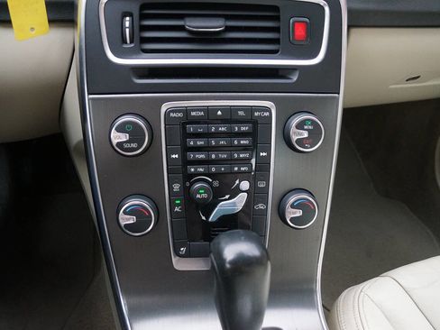 Used 2012 Volvo S60 T5 image 33