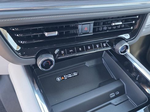 New 2026 Chevrolet Suburban Premier w/ Sun And Tow Package AWD/4WD image 38