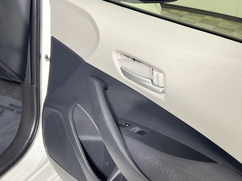 Used 2021 Toyota Corolla LE FWD image 32