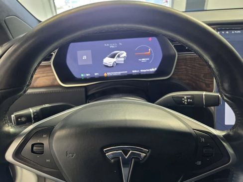 Used 2018 Tesla Model X image 14