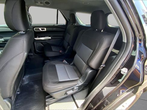Certified 2024 Ford Explorer XLT RWD image 21