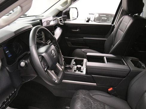 Used 2022 Toyota Tundra SR5 w/ SR5 Premium Package image 18