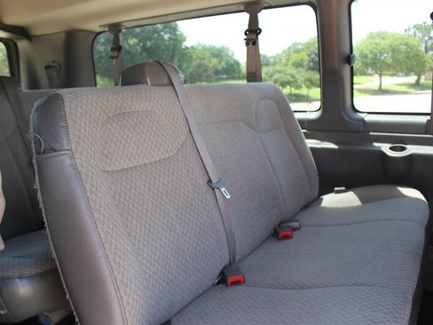 Used 2020 Chevrolet Express 3500 LT w/ LT Preferred Equipment Group RWD image 18