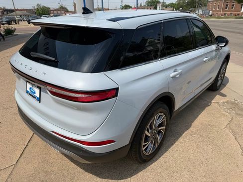 Used 2025 Lincoln Corsair AWD w/ Equipment Group 101A image 8