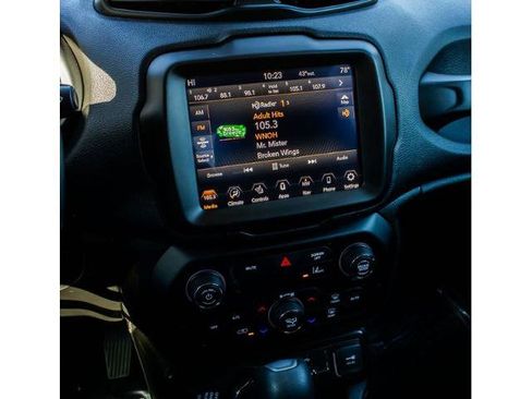 Used 2023 Jeep Renegade Latitude w/ Premium Group image 19