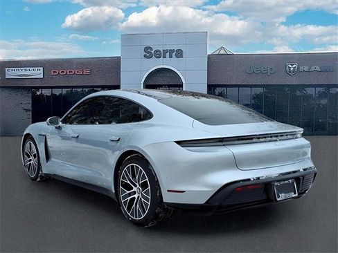 Used 2022 Porsche Taycan image 4