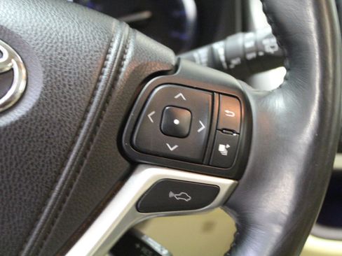 Used 2014 Toyota Highlander Limited Platinum image 9