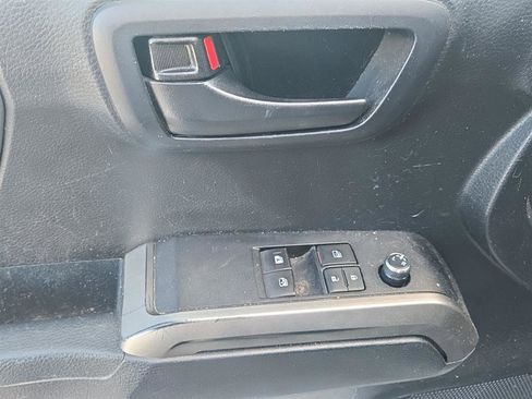 Used 2018 Toyota Tacoma SR5 image 12