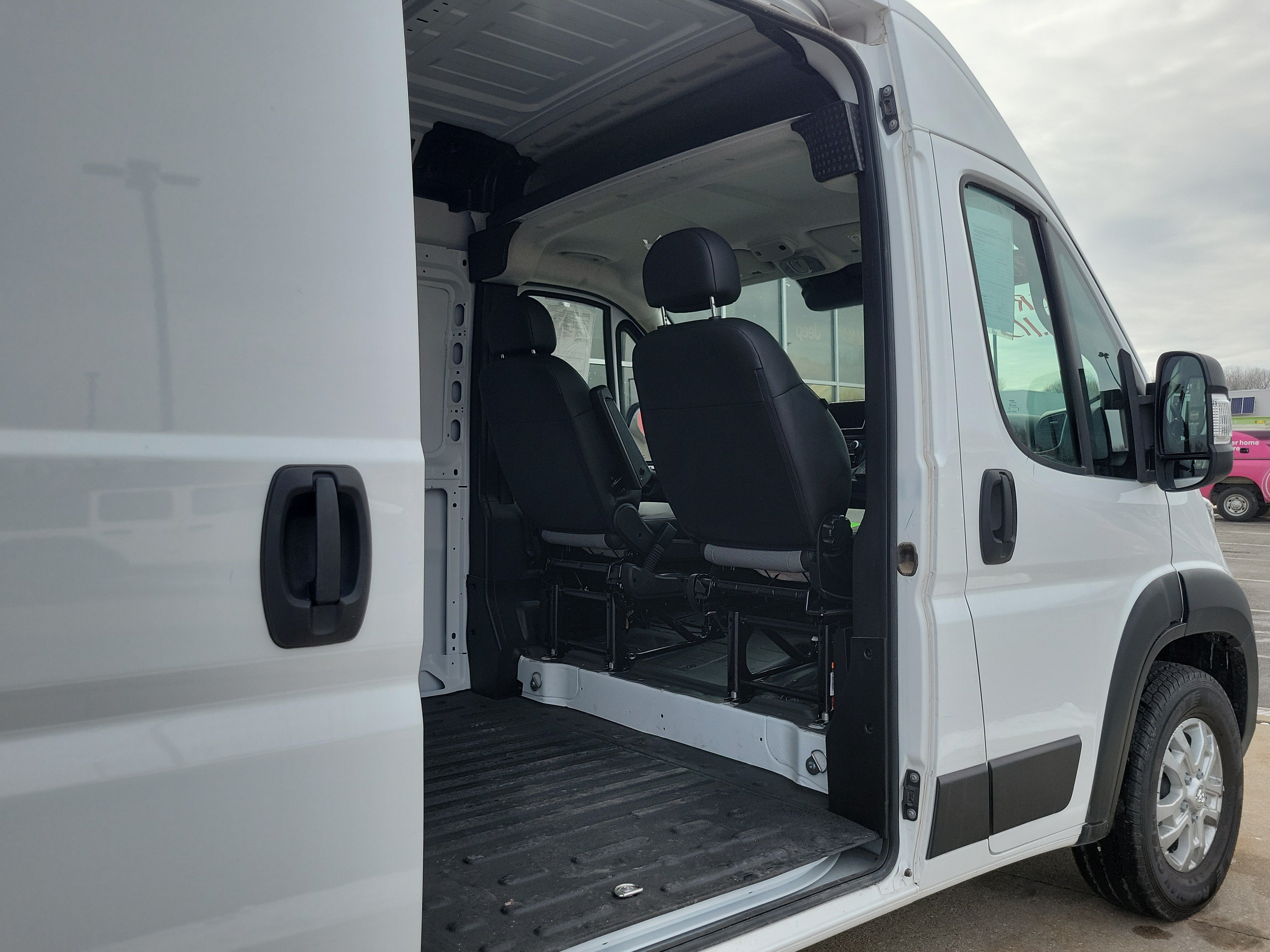 Used 2025 RAM ProMaster 3500 w/ Quick Order Package 22G SLT FWD image 17