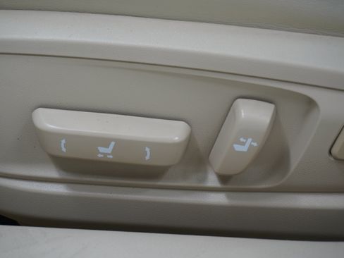 Used 2013 Lexus ES 350 w/ Luxury Pkg FWD image 13