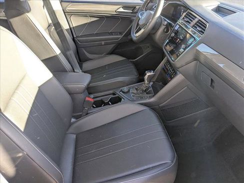 Used 2022 Volkswagen Tiguan SE image 20