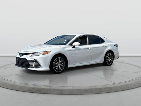 Used 2022 Toyota Camry XLE FWD image 4