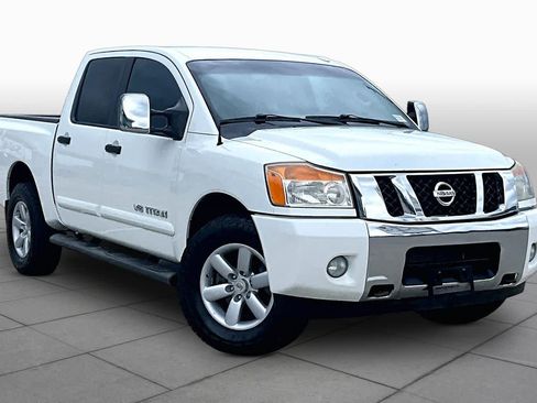 Used 2013 Nissan Titan SV w/ SV Value Truck Pkg AWD/4WD image 2