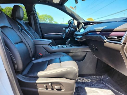 Used 2023 Cadillac XT4 Luxury w/ Cold Weather Package AWD/4WD image 9