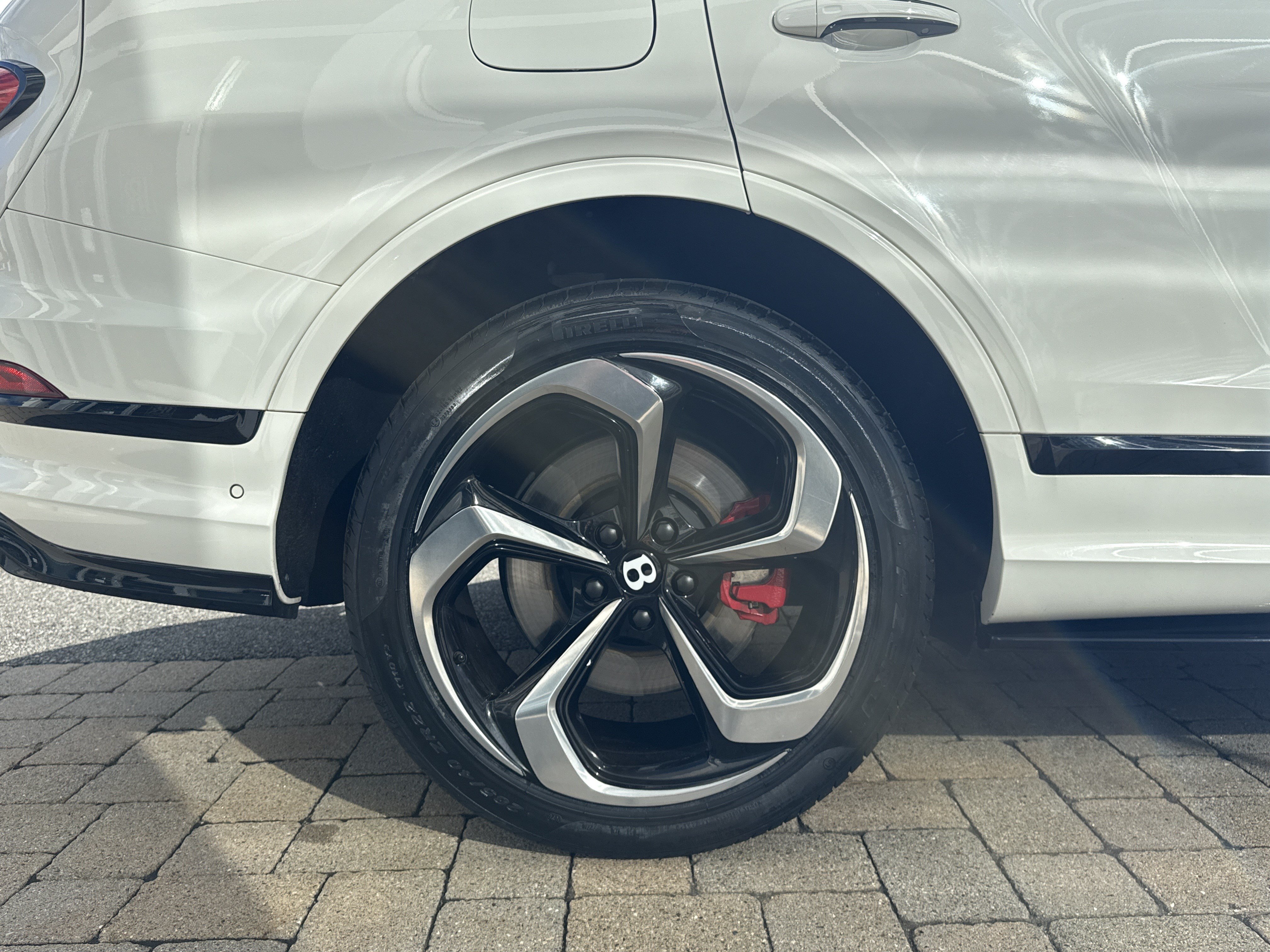 Used 2022 Bentley Bentayga AWD/4WD image 8