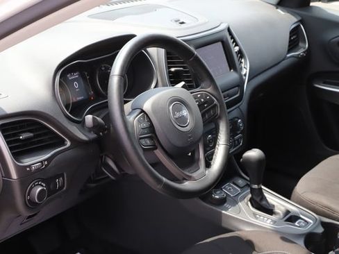 Used 2020 Jeep Cherokee Latitude w/ Cold Weather Group AWD/4WD image 10