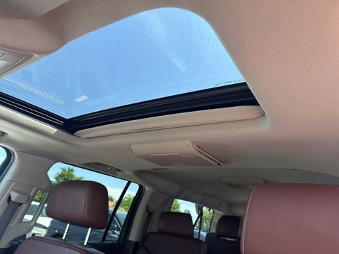 Used 2018 Chevrolet Suburban Premier AWD/4WD image 21