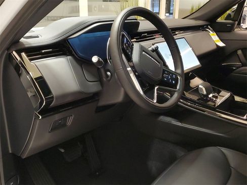 New 2025 Land Rover Range Rover Sport SE image 8