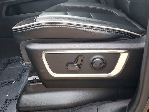 Used 2025 RAM 1500 Laramie AWD/4WD image 19