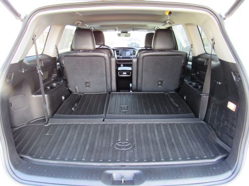 Used 2017 Toyota Highlander XLE w/ Carpet Mat Package AWD/4WD image 43