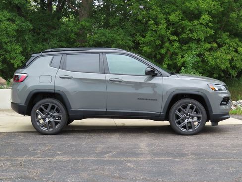 New 2026 Jeep Compass Limited w/ Sun, Sound & Navigation Group AWD/4WD image 2