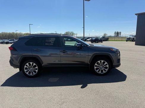 Used 2023 Toyota RAV4 XLE Premium image 5
